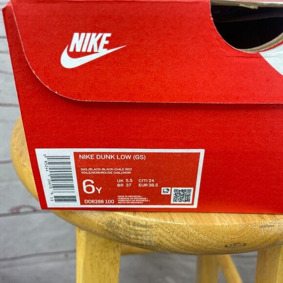 Nike Dunk Low EBM NBA 75 Anniversary Chicago Chile‎ Red (GS) DO6288-100 Size 6Y - Picture 10 of 11